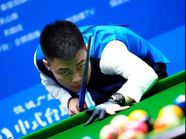 队的中锋冲 队的中锋冲